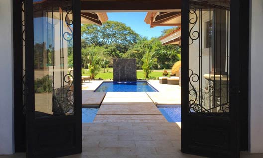 entrance to pura vida house