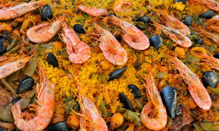 a large amount of spanish paella