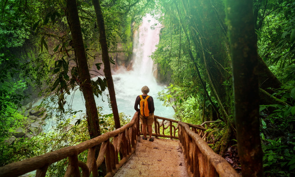 rio celeste costa rica hike